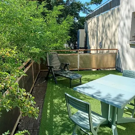 Terrace Flat Near The Centre *